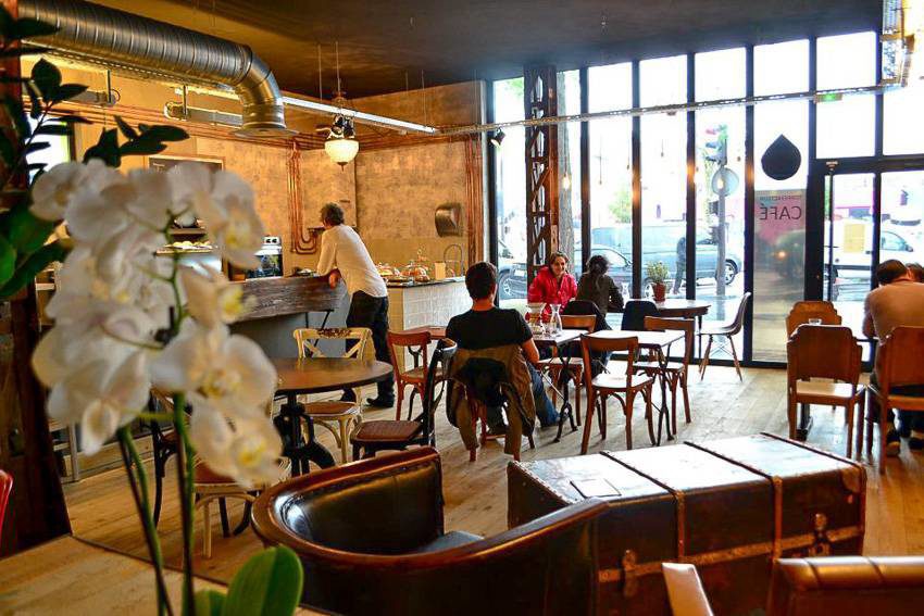 coffee-shop-paris-cozy-interior-cafe-lomi